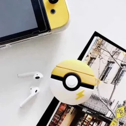 Pkm.store Sonstiges Merchandise-Airpods Case - Suse Schutzhullen Im Pokemon Look