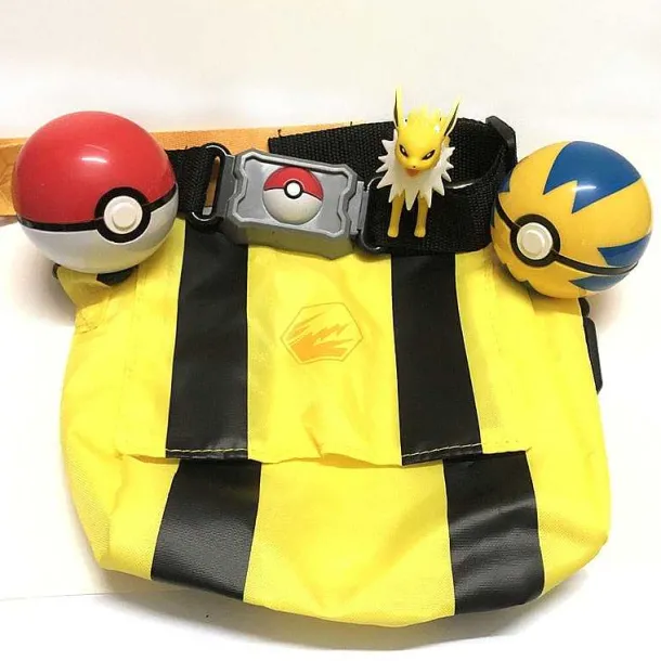 Pkm.store Pokemon Spielzeug-Pokemon Poke Ball Gurtel Mit 2X Pokeball Und 1X Figur