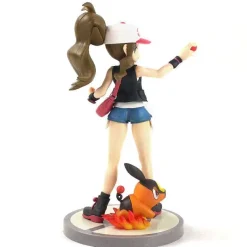 Pkm.store Pokemon Figuren-Tsutarja Touko Mit Floink Pokabu Figur - Ca. 18Cm