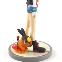 Pkm.store Pokemon Figuren-Tsutarja Touko Mit Floink Pokabu Figur - Ca. 18Cm